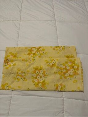 Vintage Miracle 'Pacific' Yellow Floral Standard Pillowcase’s